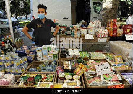 Mailand (Italien), Wiedereröffnung der Straßenmärkte mit allen Sicherheitsmaßnahmen nach zwei Monaten der Sperrung für die Coronavirus-Epidemie Stockfoto