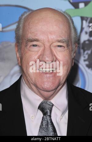 27. Mai 2020: AKTE: RICHARD HERD, der Herrn Wilhelm in der Hitkomödie 'Seinfeld' porträtierte, starb am Dienstag in seinem Haus in Los Angeles an Komplikationen durch Krebs. Er war 87 Jahre alt. BILD: 17. Januar 2013, Hollywood, Kalifornien, USA: Richard Herd bei der Red Line Tour 'Drectors Series'-Premiere im Egyptian Theatre in Hollywood. (Bild: © Scott Kirkland/ZUMA Wire) Stockfoto