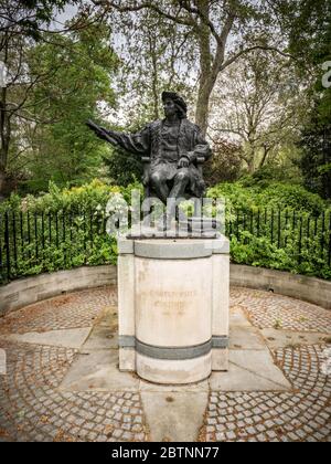 Colubus Statue, Belgrave Square, London. Eine Statue des portugiesischen Entdeckers auf dem Belgrave Square, London, nahe der Botschaft von Spanien. Stockfoto