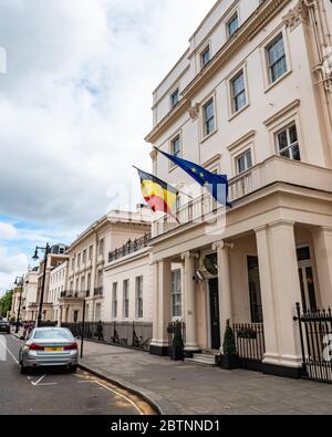 Die Residenz des belgischen Botschafters in Belgravia, einem Stadtteil Londons mit einer hohen Konzentration von Botschaften und diplomatischen Gebäuden. Stockfoto