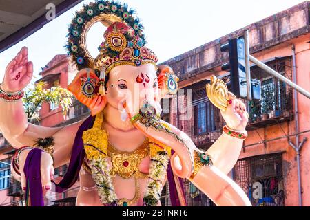 Lord Ganesha auf der Straße von Mumbai anlässlich Ganesh Chaturthi in Maharashtra Indien. Das Festival wird in den Bundesstaaten Maharashtra gefeiert. Stockfoto