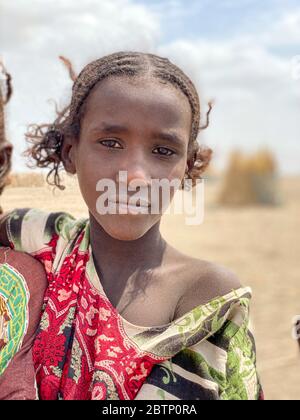 Porträt eines jungen Mädchens mit Zöpfen, Melabday, Danakil Depression, Afar Region, Äthiopien, Afrika Stockfoto