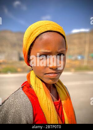 Junges Mädchen mit traditionellem muslimischen Kopftuch, Danakil Depression, Afar Region, Äthiopien, Afrika Stockfoto