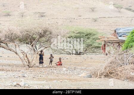 Kleine Kinder in Melabday Dorf, Asso Bhole, Dallol, Danakil Depression, Afar Region, Äthiopien, Afrika Stockfoto