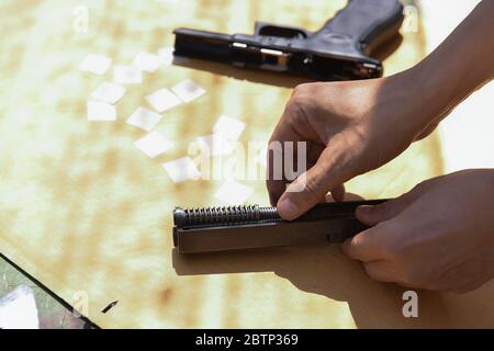 Reinigungspistole, Pistole, Handpistole, Montage, Wartung, Abbruch auf Sicherheit Stockfoto