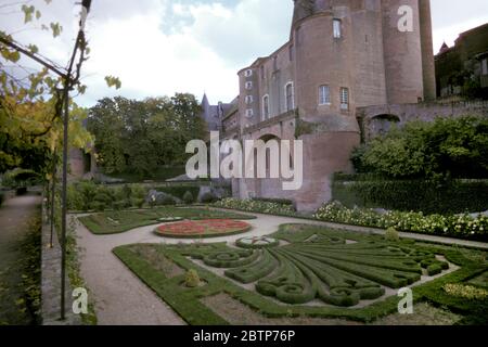 Der Berbie-Palast aus dem 13. Jahrhundert in Albi, Frankreich, wurde 1975 abgebildet Stockfoto