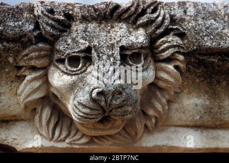 Schnitzkunst in der antiken römischen Stadt Glanum in der Nähe von Saint-Rémy-de-Provence, Frankreich Stockfoto