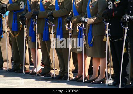 Turin, Piemont, Italien - 06/02/2007 - Tag Der Italienischen Republik. Die Flaggenanhebung mit Streitkräften. Stockfoto