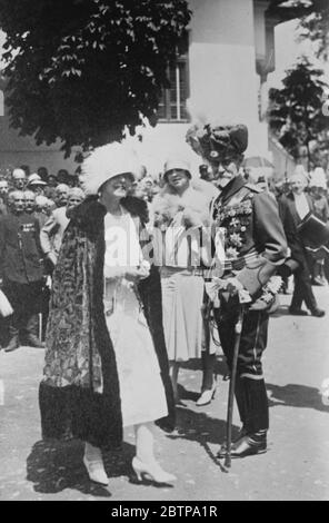 Neueste aus Rumänien . Ein Bild, das letzte Woche aufgenommen wurde und gerade in London aufgenommen wurde, zeigt Königin Marie, Prinzessin Helen und General Averescu. 21 Juli 1927 Stockfoto