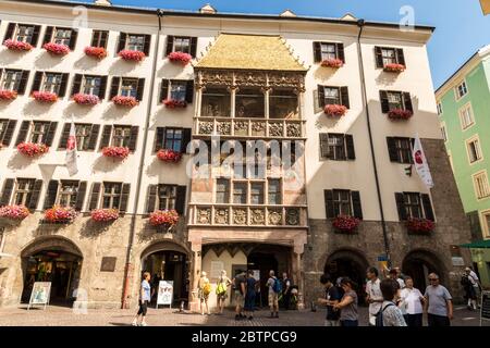 Das Goldene Dachl, ein Wahrzeichen in der Altstadt von Innsbruck, Tirol, Österreich und Wahrzeichen der Stadt Stockfoto