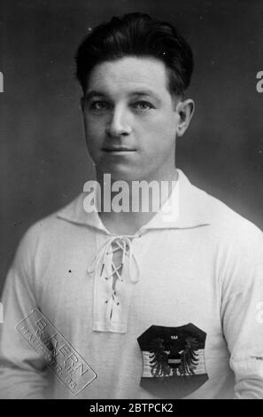 Internationaler Fußball . Österreich gegen Schottland . K Setzte (links hinten, Österreich). 25. November 1933 Stockfoto