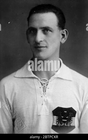 Internationaler Fußball . Österreich gegen Schottland . G Braun (rechts halb hinten, Österreich). 25. November 1933 Stockfoto