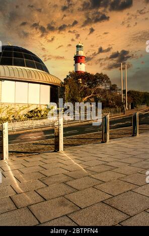 Sonnenaufgang über dem Dom auf Plymouth Hoe, Devon UK Stockfoto