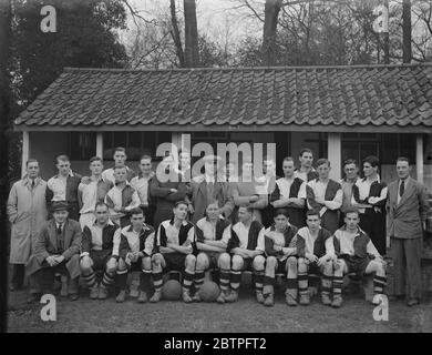 Trojaner. Watkey , L Stacey , S Pearce , Macmillan , R Robinson , R Pithers , H Mezidith , F Sewell , W Hemming Senior , J Marlow , S Steadman , W Hemming Junior , F Fenton , R Webb , T Pearce , Piper , S Lynch und P hilt . (Vorne) L L Liebe, Hatchet, L Pook, EIN Hammond, EIN Martin, W Osmond, EIN Crouch, EIN Goodall und V Kelly. . 1939 Stockfoto