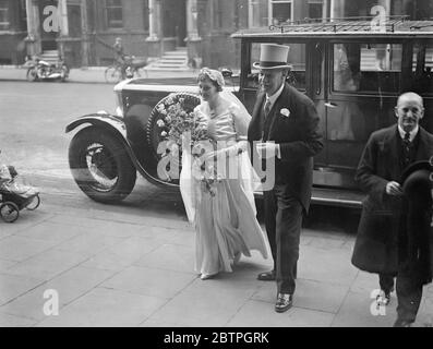 Schottische Hochzeit in London . Die Ehe von Kapitän Walter Scott, Royal Corps of Signals, und Miss Christine Griselda Gordon Brrown fand in St Columba ' s Kirche, pont Street. Die Braut und Bräutigam nach der Zeremonie . 20 Juni 1932 Stockfoto