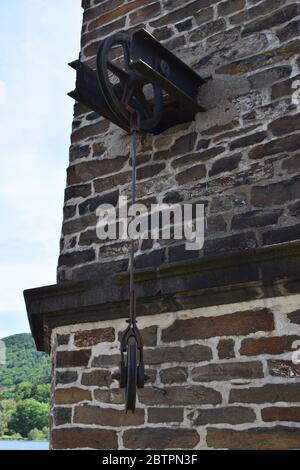 Winde auf alten Fährturm in Hatzenport Stockfoto