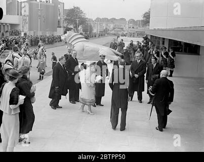 König und Königin eröffnen Ausstellung des Glasgow Empire. Der König eröffnete in Begleitung der Königin die Â£10,000,000 Empire Exhibition im Bellahouston Park, Glasgow. Mai 1938 Stockfoto