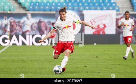 Leipzig, Deutschland. 27. Mai 2020. firo, Fußball: 27.05.2020 1.Bundesliga, Saison 19/20 2019/2020 28. Spieltag: RB Leipzig - Hertha BSC, Berlin PICTURE POINT/Roger Petzsche/Pool/firo Sportfoto Marcel Sabitzer, Einzelaktion weltweit Credit: dpa/Alamy Live News Stockfoto