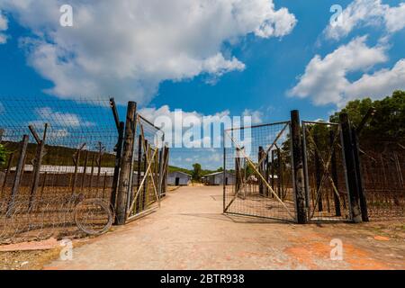 Szenen des Bürgerkriegs im Kokosnussbaum Gefängnis auf der Insel Phu Quoc - einem Thoi Gebiet in Vietnam. Realistische Szenen mit Puppen. Stockfoto