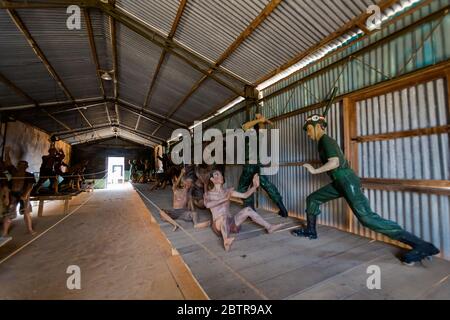 Szenen des Bürgerkriegs im Kokosnussbaum Gefängnis auf der Insel Phu Quoc - einem Thoi Gebiet in Vietnam. Realistische Szenen mit Puppen. Stockfoto