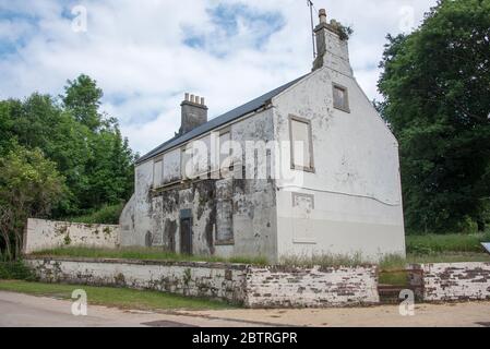 Verkommen ehemaliges Lock Keepers House in Applecross am Forth & Clyde Canal, Glasgow Stockfoto