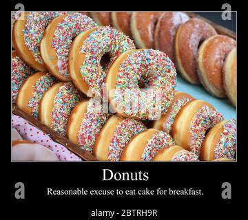 Lustige Meme für den Austausch von sozialen Medien. Gesunde Lebensmittel und Donuts meme. Stockfoto