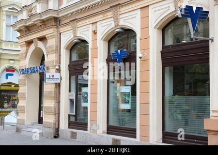 SUBOTICA, Serbien - 12. AUGUST 2012: Volksbank Bank Filiale in Subotica, Serbien. Es gibt 30 Commercial Banking Unternehmen in Serbien. Stockfoto