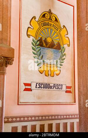 Stadt Pisco Crest im Rathaus, Ica Region, Peru, Südamerika Stockfoto