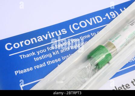 Coronavirus (Covid-19) Home Test, bereit für das neue Track and Trace Programm in Großbritannien Stockfoto