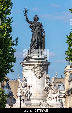 Paris, Frankreich - 14. Mai 2020: Marianne Bronzestatue, nationales Symbol der Französischen Republik auf dem Place de la Republique in Paris Stockfoto