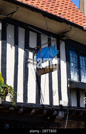 The Blue Pig Public House, Vine Street, Grantham, Lincolnshire, England. Fachwerkgerahmte elisabethanische Architektur. Mai 2020 Stockfoto