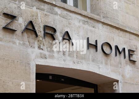 Bordeaux , Aquitaine / Frankreich - 05 05 2020 : zara Home Shop Markenlogo und Schild an der Wand Store Stockfoto