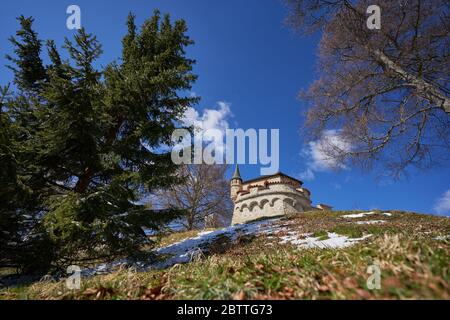 Einzelturm der Burg Lichtenstein von unten nach oben im Winter Stockfoto