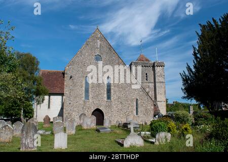 St Mary's Church eine alte historische Kirche des englischen Dorfes aus dem 13. Jahrhundert. Stockfoto