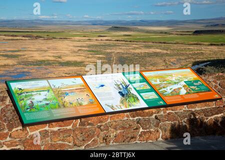 Auswertungstafel im Buena Vista Ponds Overlook, Malheur National Wildlife Refuge, Oregon Stockfoto