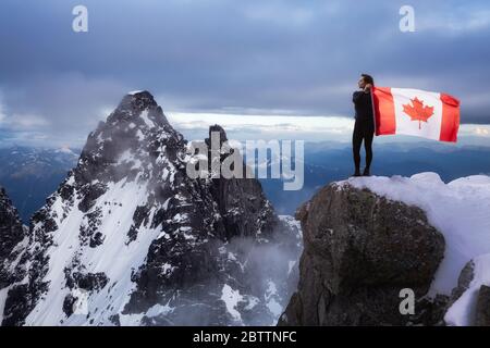 Epische abenteuerliche Extreme Composite von Mädchen mit einer kanadischen Flagge Stockfoto