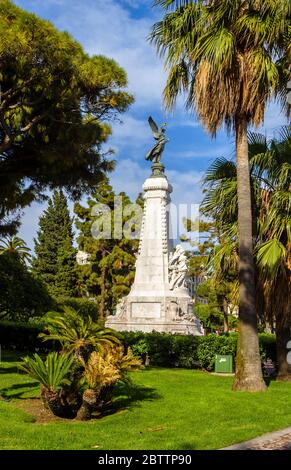 Engelsstatue La Ville de Nice, das Monument du Centenaire (Centenary Monument) in Nizza, Mittelmeerküste, Südfrankreich Stockfoto