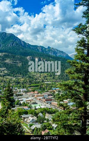 Übersicht über die Stadt Ouray Colorado im Sommer USA. Stockfoto