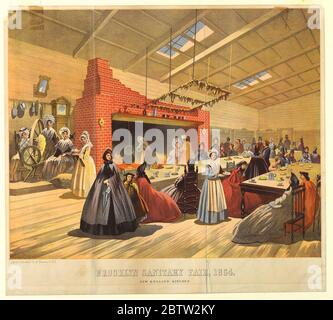 Brooklyn Sanitary Fair von 1864 New England Kitchen. Forschung in ProgressEine große Küche, mit offenem Herzen. Die Besucher probieren dort gekochte Speisen. Eine Gruppe in Kostüm des achtzehnten Jahrhunderts, links, ist zu sehen, wie sich dreht. Unten: 'Brooklyn Sanitary Fair, 1864 / New England Kitchen'. Stockfoto