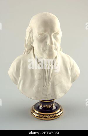 Büste von Benjamin Franklin. Forschung in ProgressEin Büstenporträt von Benjamin Franklin in Biskuit-Porzellan auf einem vergoldeten Unterglasur-blau taillierten Sockel. Stockfoto