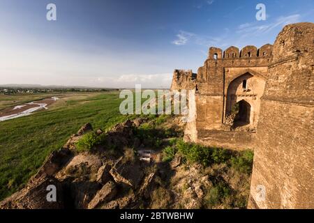 Rohtas Fort, westliche Burgmauer und Tor, Jhelum Bezirk, Punjab Provinz, Pakistan, Südasien, Asien Stockfoto