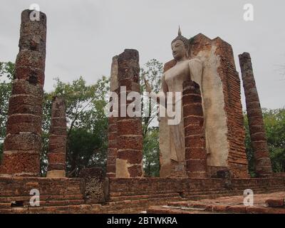 Tempel, Sukhothai thailand, liegt außerhalb der alten Stadtmauer von Sukhothai im Westen in der Gegend von Aranyawat oder Wat Pa, dieser Tempel befindet sich auf Stockfoto