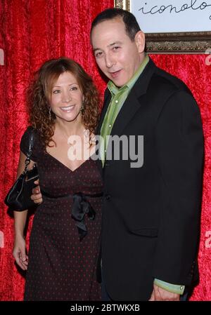 Cheri Oteri und Paul Reubens bei Felicity Huffmans Feier ihres neuen Buches "A Practical Handbook for the Boyfriend", gehalten in Iconology in Los Angeles, CA. Die Veranstaltung fand am Montag, 5. Februar 2007 statt. Foto: SBM / PictureLux- Dateireferenz # 34006-116SBMPLX Stockfoto