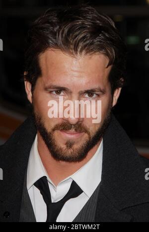 Ryan Reynolds bei der Weltpremiere von 'Smokin' Aces', die im Grauman's Chinese in Hollywood, CA, stattfand. Die Veranstaltung fand am Donnerstag, 18. Januar 2007 statt. Foto: SBM / PictureLux- Dateireferenz # 34006-1208SBMPLX Stockfoto