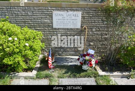 Los Angeles, Kalifornien, USA 27. Mai 2020 EIN allgemeiner Blick auf die Atmosphäre des Stan Laurel Grabes im Forest Lawn Memorial Park am 27. Mai 2020 in Los Angeles, Kalifornien, USA. Foto von Barry King/Alamy Stock Photo Stockfoto