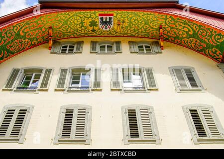 Buntes Gebäude von der Rathausgasse 13. Altstadt Aarau ist die Stadt der schön dekorierten Dachdecken, Kanton Aargau, Schweiz Stockfoto