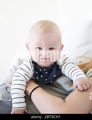 Marktoberdorf, Deutschland, 27. Mai 2020 Fotoshooting Baby LUCA © Peter Schatz / Alamy Stock Photos MR=Ja, Modell veröffentlicht Stockfoto