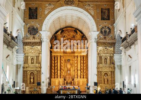 Old Goa, Indien - 19. Februar 2020: Hauptaltar In Der Basilika Bom Jesus. Einrichtung Aus Nächster Nähe. Römisch-Katholische Basilika Und Ist Teil Der Kirchen Und Conve Stockfoto