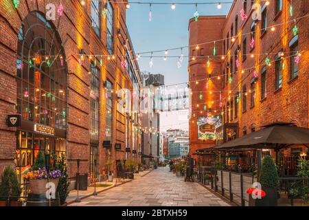 Oslo, Norwegen - 23. Juni 2019: Abendansicht Der Alten Häuser Im Aker Brygge Bezirk. Sommerabend. Berühmter Und Beliebter Ort. Stockfoto