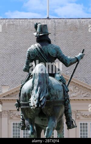 Den Haag, Niederlande - Mai 15 2020: Die Statue von Wilhelm I., Prinz von Oranien oder Willem van Oranje, Noordeinde Palast in Den Haag, Niederlande Stockfoto